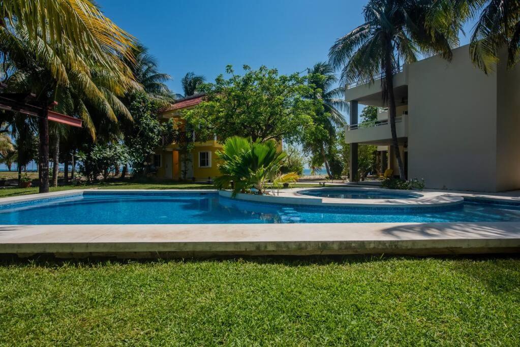 Marysol Beachfront Next To Nomads D6 Isla Mujeres Exterior foto